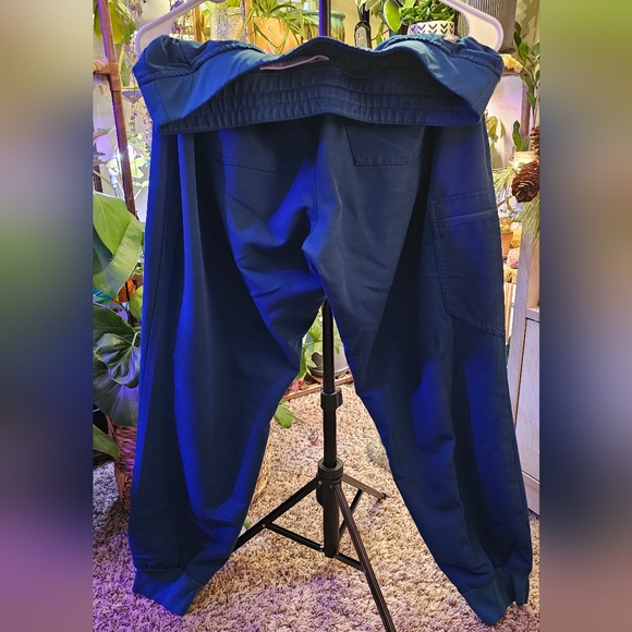 FIGS jogger scrub set - Picture 6 of 9